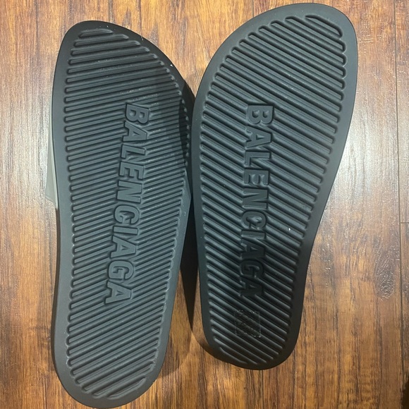 Women’s balenciaga pool slides - Picture 2 of 2